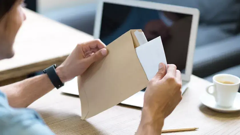 έληξε η χρεωστική κάρτα τι κάνω